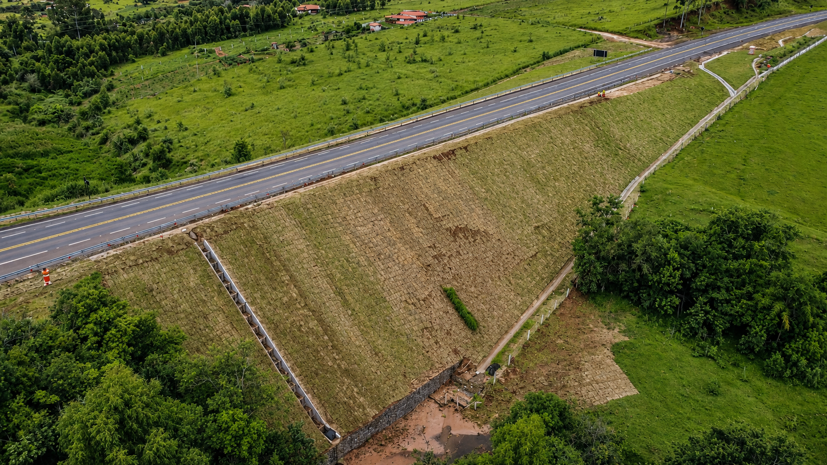 Recuperação de Passivo Ambiental – SP-255 – KM 337+500 Norte — depois